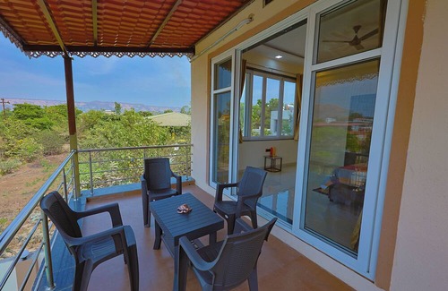 Devghar Villa | Lonavala -4BHK Luxurious & Spacious - Big Pool-Picnic & Getaway – Megastar Villa