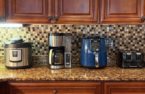 Town Park Villa | 4BR Luxury Paradise Near Nascar Pool*Jacuzzi*BBQ