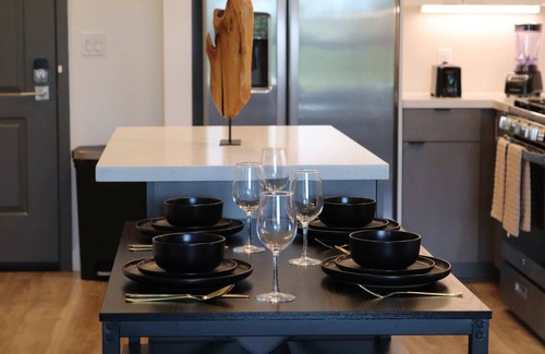 Lyon Street Apartment | Bright&Cozy Getaway W/Pool Parking near Disneyland