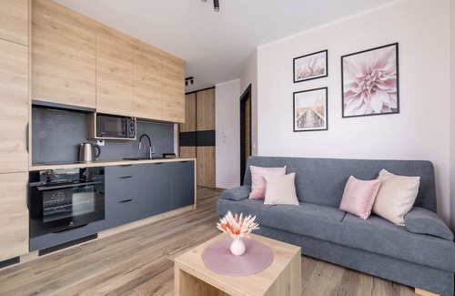 Katowice Apartment | Medyków 34 Katowice | Stylish Apartment with a Balcony | Ideal for Remote Work