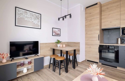 Katowice Apartment | Medyków 34 Katowice | Stylish Apartment with a Balcony | Ideal for Remote Work