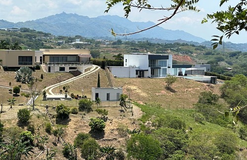 Pereira Cabin | Landscape Suite