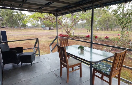 Taunton House | Ridge Top Farm House - 20 mins from Agnes Water/1770 - bush and beach holiday