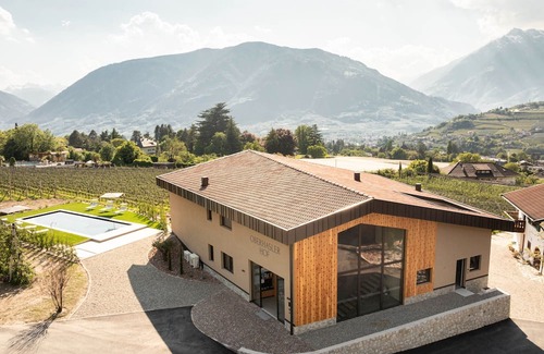 Schenna Apartment | Apartment 'Oberhaslerhof Malus' with Mountain View, Wi-Fi and Air Conditioning