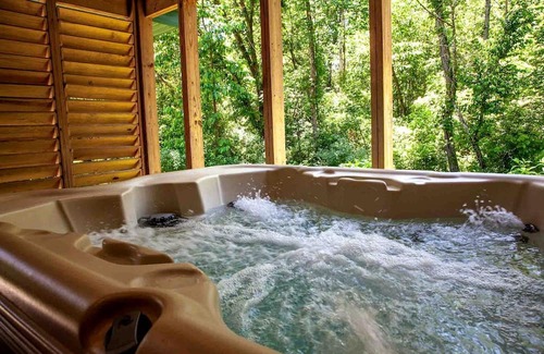 Equality House | Sublime Cabin with Hot-tub and Fire Pit in Herold, Illinois