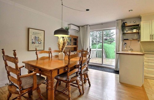 Pointe-de-Sainte-Foy House | Chic semi-detached house with terrace and parking