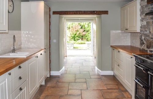 Llanddewi Brefi Cottage | 4 bedroom accommodation in Tregaron