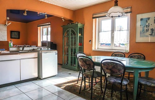 Koenigsbrunn Apartment | Fitters' apartment with plenty of space and parking facilities