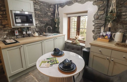 Cwmbach Cottage | GWYN STUDIO, pet friendly, character holiday cottage in Aberdare