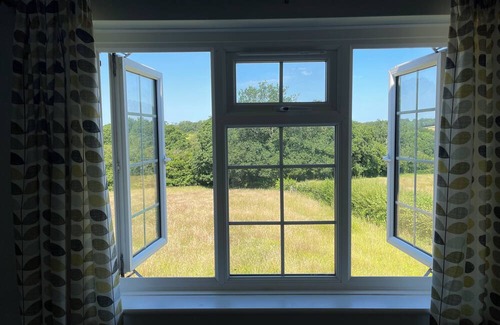 Hartfield Apartment | Detached first floor central Hartfield studio. A stone's throw from Pooh Corner!