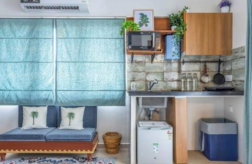 Saunta Vaddo Apartment | Chic Baga Studio Pool/Gym/Jacuzzi Walk To Beach