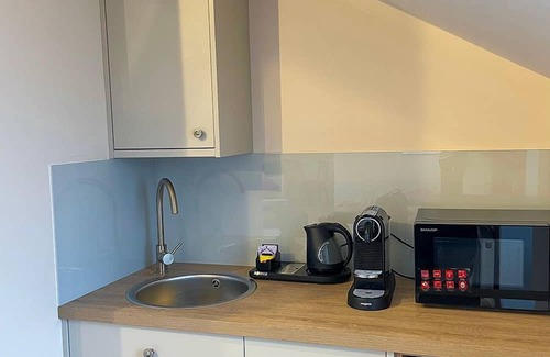 Padfield Apartment | Located in the heart of Glossop in the High Peak, Westwood Boutique Aparthotel combines comfort with convenience. Set against the breath-taking backdrop of the Peak District.