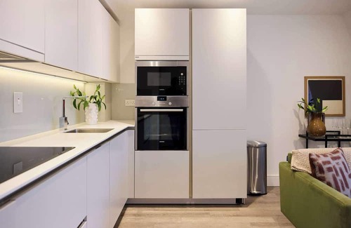 Streatham Hill Apartment | Streatham Hill Modern Flat with Balcony