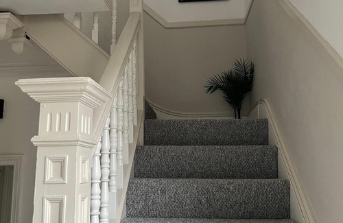 Darlaston House | Elegant Victorian Home w/7 Bedrooms | Perfect for Work Crews & Family Gatherings