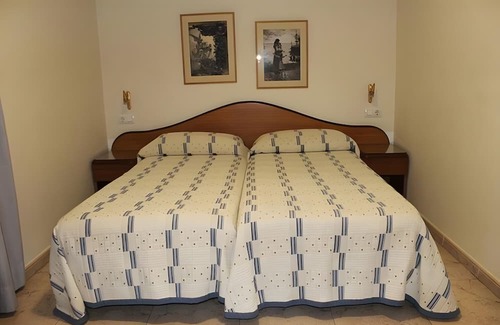 Figueres Bed & Breakfast | Room in the Heart of Figueres