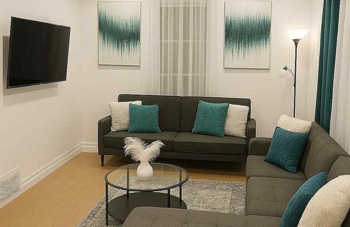 Port Colborne House | Portside Getaway