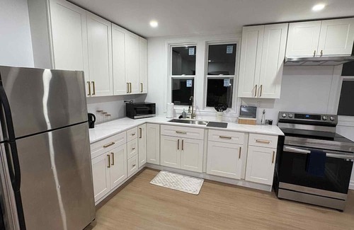 Port Colborne House | Portside Getaway