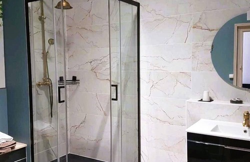 Cluis Bed & Breakfast | Royal Room at Château de la Rose with Private Parking