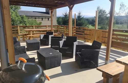 Peyraube House | Holiday Home 'Tomettes' with Mountain View, Wi-Fi and Air Conditioning