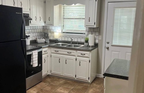 Statesboro Apartment | The MARTIN- a Charming 2-bedroom close to GSU campus, stadium, and downtown.