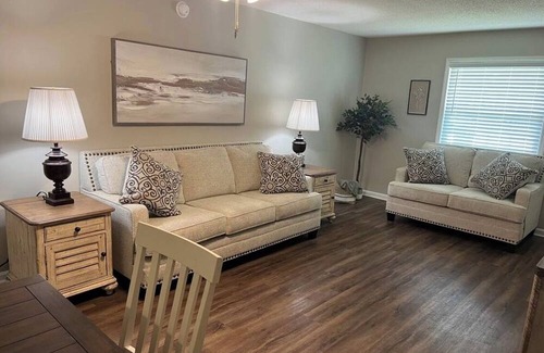 Statesboro Apartment | The MARTIN- a Charming 2-bedroom close to GSU campus, stadium, and downtown.