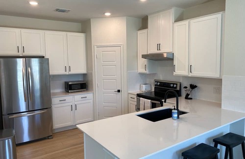 Manor House | Manor Vacation Rental w/Yard: 15 Miles to Austin!