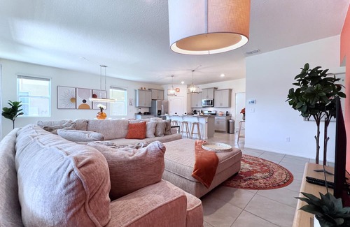 Loughman House | Beautiful 5 Bed Pool Home with Game Room-7543OL