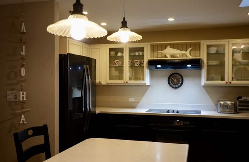 Hawaii Kai Other | Family-Sized Tranquil Farmhouse Retreat. Event Space. Nearby Shopping Complex