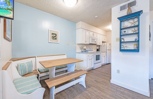 Port Aransas Condo | Roomy 1 BDRM Large Pool w/a Private Courtyard and a 5 Min Walk to the Beach