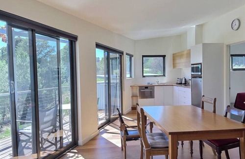 Beechworth Condo | Lake View Retreat Beechworth