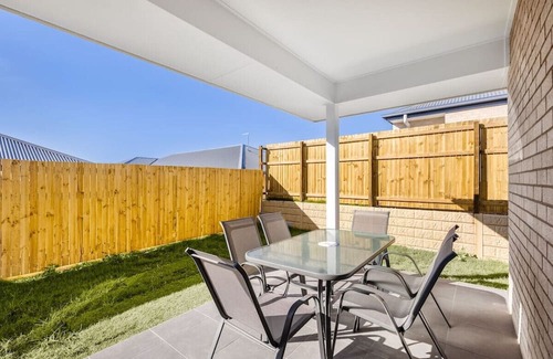 Greenbank House | Convenient Brandnew 4 Beds House, 5 mins to mall
