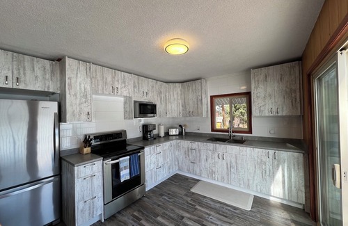 Okanagan-Similkameen Cottage | Lakefront Otter Lake Cottage