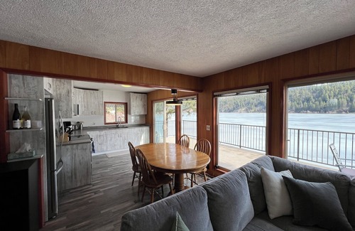 Okanagan-Similkameen Cottage | Lakefront Otter Lake Cottage
