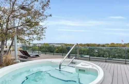 Bathurst Quay Condo | Luxury Waterfront Downtown Condo w/Pool & Parking