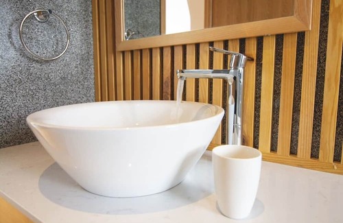 Cam Thanh Bed & Breakfast | Lime Villa - FamilynViziati in questa camera incantevole.