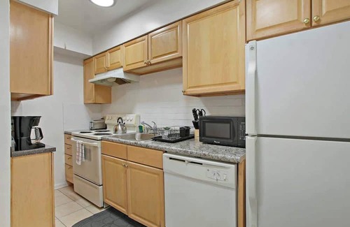 Evanston Apartment | Prime 2BR Chicago Apartment