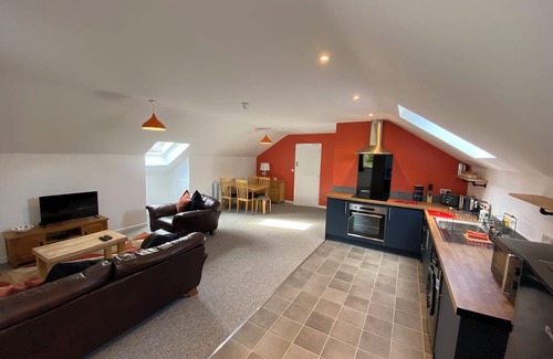Longtown Apartment | Cosy modern apartment with private hot tub, family friendly, hiking trails.