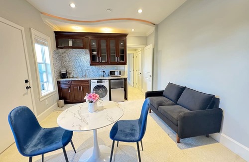 Seafair House | Cozy Private Suite with Living Room near Beautiful Dyke Trail