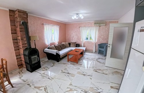Mrcevac Apartment | Tivat Family Garden Apartments - Near Airport & Beach, Quiet Stay