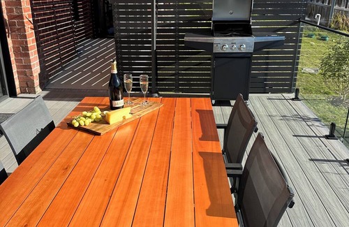 South Hobart Apartment | Modern SoHo Pad
