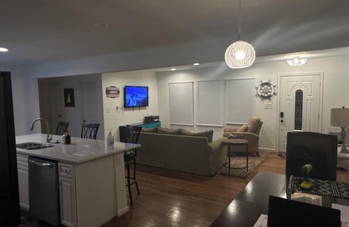 East Durham Bed & Breakfast | Charming 2-bedroom bed & breakfast in Durham with WiFi, AC