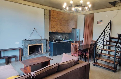 Mtskheta House | Spacious 4-bedroom house in charming Mukhatgverdi with WiFi