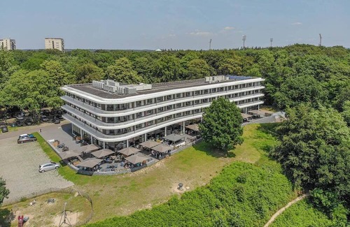 Wageningen House | Lux Retreat w/Onsite Dining, Serene Views & Spa Access | Close to Nature Parks