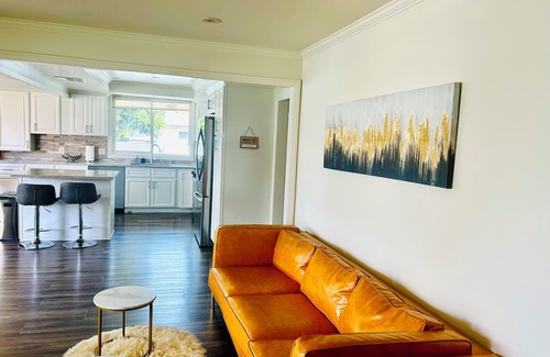 Westminster House | Spacious Disney , Beach Home for 14 people in charming Midway City