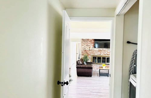 Westminster House | Spacious Disney , Beach Home for 14 people in charming Midway City