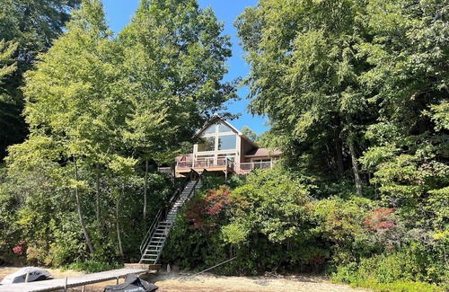 Sturbridge House | Lakeside Getaway! Gorgeous views! Sleeps 8+