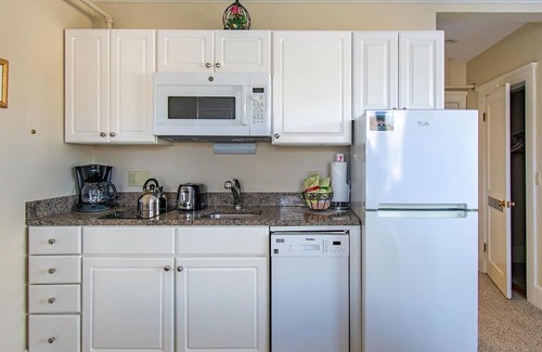 North Conway Condo | Eastern Slope Inn Studio Unit Friday Check-In