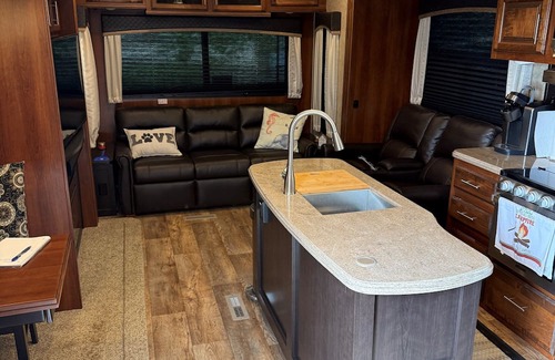 Pierre RV Rental | 2-bedroom campground in peaceful West Prairie with AC/Heat