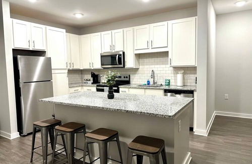 Sanford Apartment | Relax in Comfort- Spacious 2BR/2BA Escape in Sanford near Park Attractions