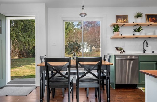 Witmer House | Farmland View with Convenience on Quiet Cul-de-sac